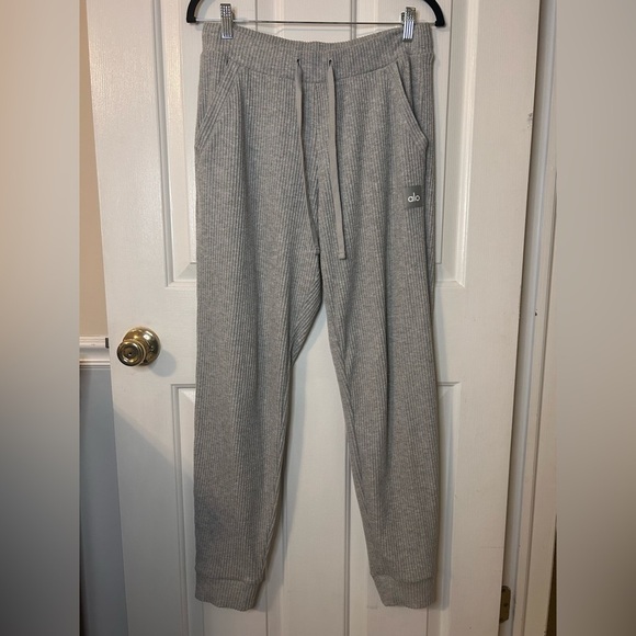 ALO Yoga Muse Sweatpant- Athletic Heather Grey/ Size Medium - Picture 8 of 11